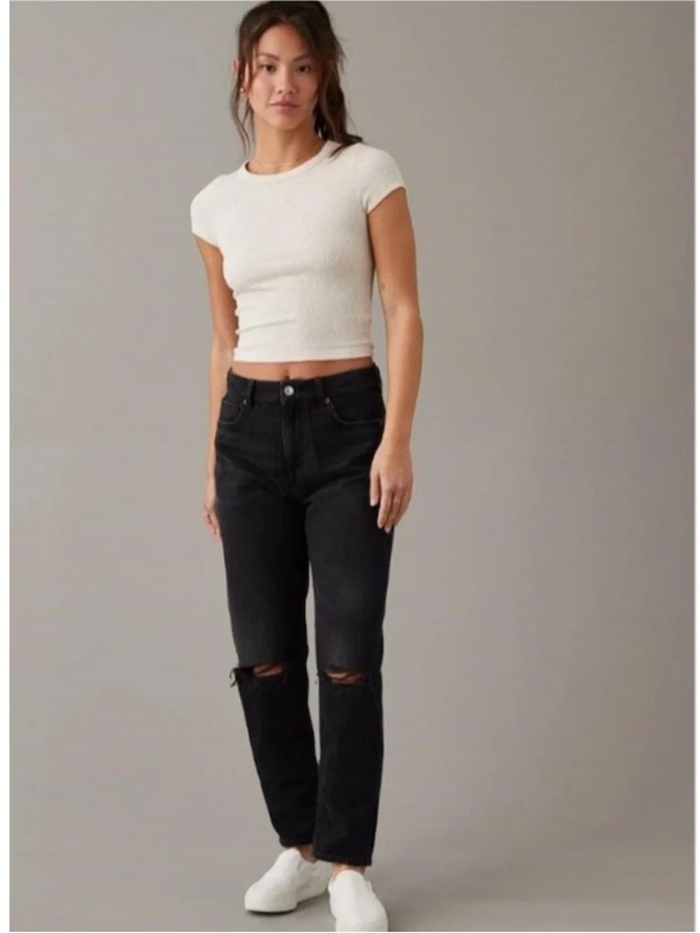 American Eagle Strigid Washed Black Distressed Ripped Knee Raw Hem 2 High Rise